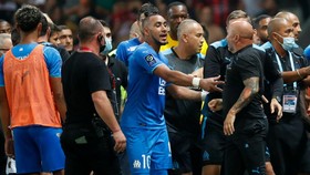 Payet, Korban Lempar Botol Awal Rusuh Nice vs Marseille