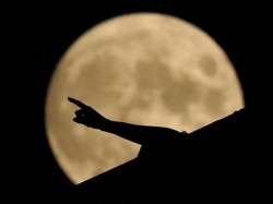 Kata NASA Soal Foto di FB Klaim Bukti Bulan Dibelah Nabi Muhammad