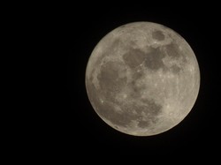 China Ambil Batu dari Bulan Umurnya Hampir 2 Miliar Tahun