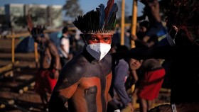 FOTO: Asa Suku Kayapo Mempertahankan Tanah Adat