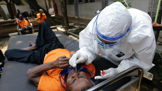 Pemerintah pusat mengklaim telah menetapkan target testing harian di masing-masing provinsi sesuai laju sebaran kasus di daerahnya.