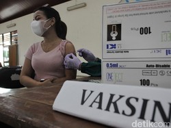 Vaksinasi Tak Cukup untuk Cegah COVID-19 pada Kelompok Rentan