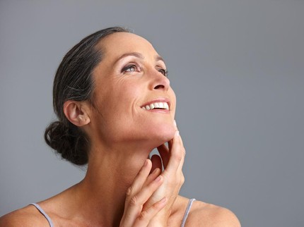 5 Tips Skincare Terbaik untuk Bunda yang Masuki Usia 40-an