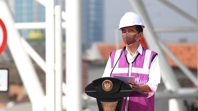 Jokowi meresmikan Tol Serpong- Balaraja seksi 1 sepanjang 5,1 km dan Jalan Tol Cibitung - Cilincing. Ia berharap tol bisa mengurangi kemacetan di Jakarta.