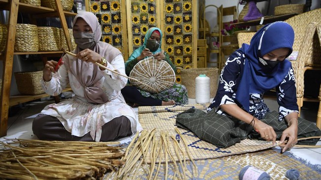 Sebanyak 301.135 pelaku UMKM di Bandung sudah menerima banpres produktif usaha mikro alias BPUM sebesar 1,2 juta.