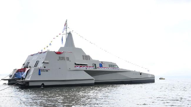 Spesifikasi Kapal Perang Pabrikan Lokal KRI Golok-688 TNI AL TNI AL mengumumkan spesifikasi kapal perang pabrikan lokal garapan PT Lundin Industry Invest yang dinamai KRI Golok-688.