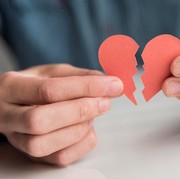 Trauma Jatuh Cinta? Yuk, Belajar Pahami Diri Sendiri dengan 4 Cara Ini!