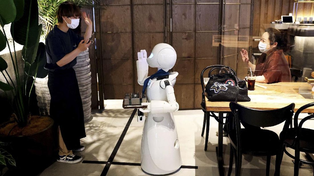 FOTO: Robot Pelayan Kafe Jepang Dikendalikan Kaum Difabel