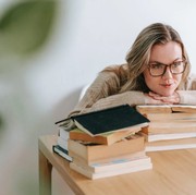 5 Keputusan Hidup yang Dibuat Sehari-hari Ini Bisa Bikin Kamu Terlihat Kurang Cerdas, Duh Hindari!