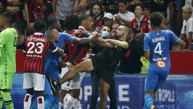 Nice vs Marseille Dihentikan, Suporter Ribut dengan Pemain