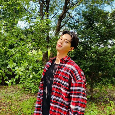 Siap-siap, Song Kang Bakal Sapa Fans lewat Live Fan Meet di Instagram