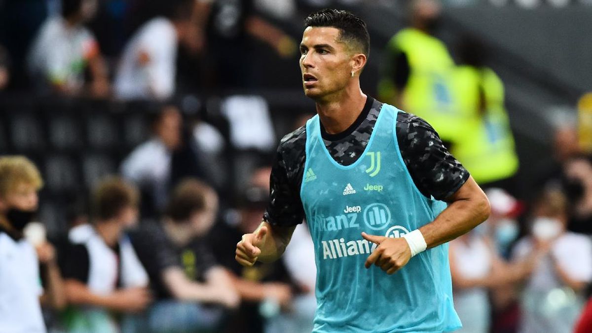 Cerita Ronaldo Kunyah Rumput Saat Dilatih Sarri di Juventus