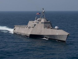 KRI Golok Mirip Kapal Perang AS USS Independence, Siapa Lebih Canggih?