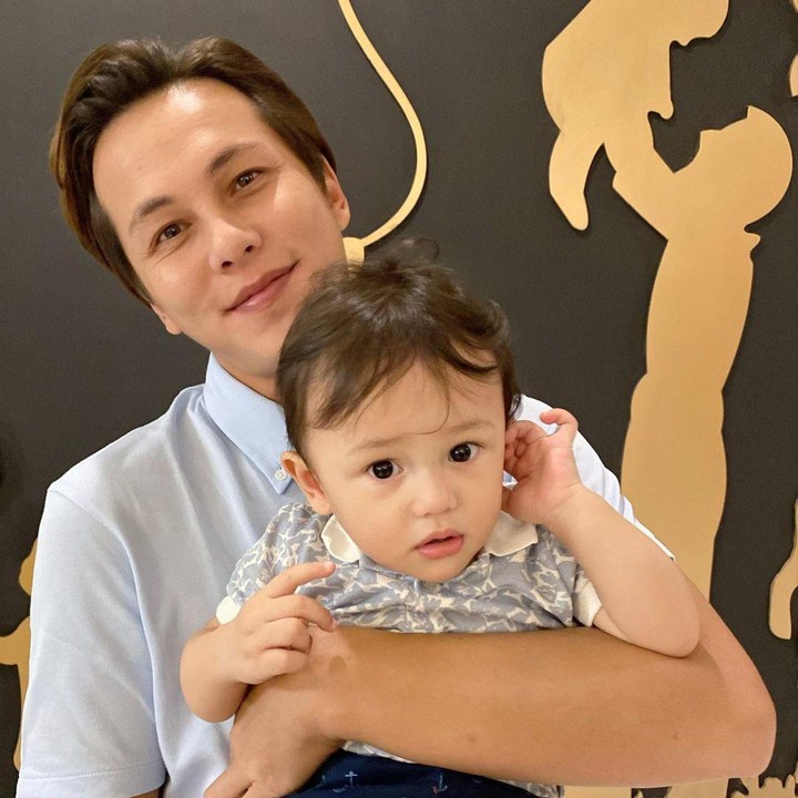 <p>Tak dapat dipungkiri, banyak yang mengatakan wajah tampan Baby Saka itu diturunkan langsung oleh ayahnya yang berdarah blasteran. (Foto: Instagram @ussypratama)</p>