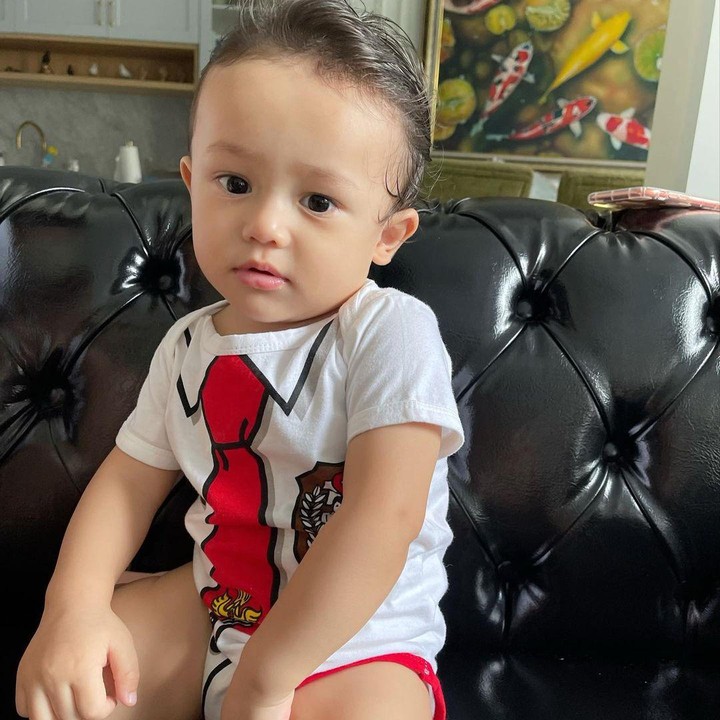 <p>Enggak terasa, bayi ganteng ini akan genap berusia 1 tahun dalam beberapa hari ke depan. (Foto: Instagram @ussypratama)</p>