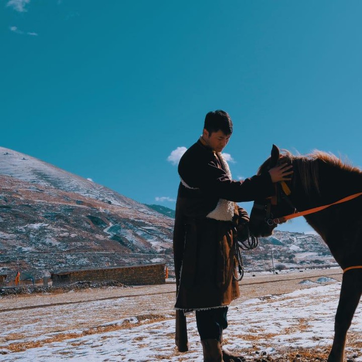 <p>Aktor Tibet Danzi Daji mempunyai hobi unik di kala senggang, yakni olahraga dan traveling. (Foto: Foto dokumen :Danzi Daji team & YMM Lastwish)</p>