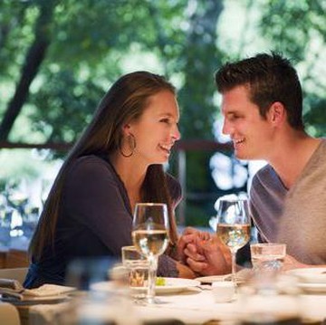img-title 5 Ide Seru First Date yang Romantis Selama Pandemi, Tetap Mesra Meski Nggak Bisa Ketemu Dulu