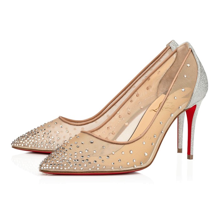 Sepatu seri Follies Strass dari brand Christian Louboutin ini cocok untuk kamu yang kurang suka bridal shoes warna putih. Dengan warna perak dan glitter yang berkilau, sepatu cantik seharga sekitar Rp17 juta ini membuatmu terlihat classy. /Foto: us.christianlouboutin