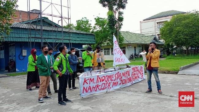 Aliansi Mahasiswa Kaltim yang menolak kedatangan Presiden Jokowi di Kota Samarinda, mengajukan tujuh gugatan kepada pemerintah.