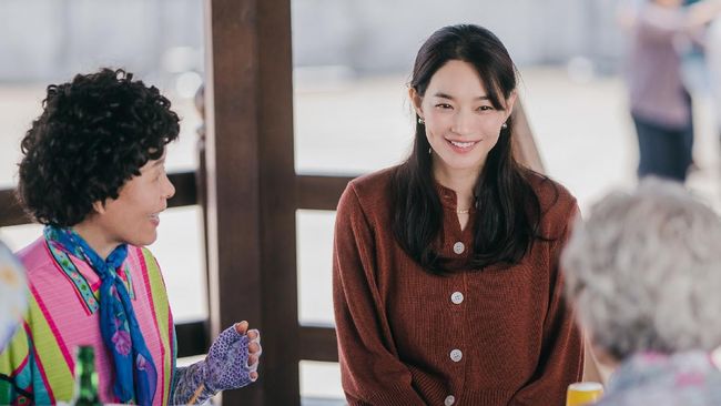 Hingga episode 4, Hometown ChaChaCha masih menjadi drama Korea dengan rating tertinggi di antara yang sedang tayang.