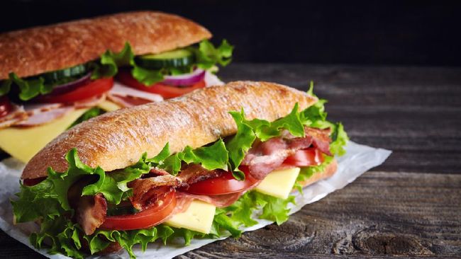 Anda bisa membuat roti lapis atau sandwich seperti restoran cepat saji. Berikut resep sandwich yang nikmat dan praktis ala restoran.