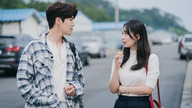 Kim Seon-ho Bikin Shin Min-ah Nyaman di Hometown ChaChaCha