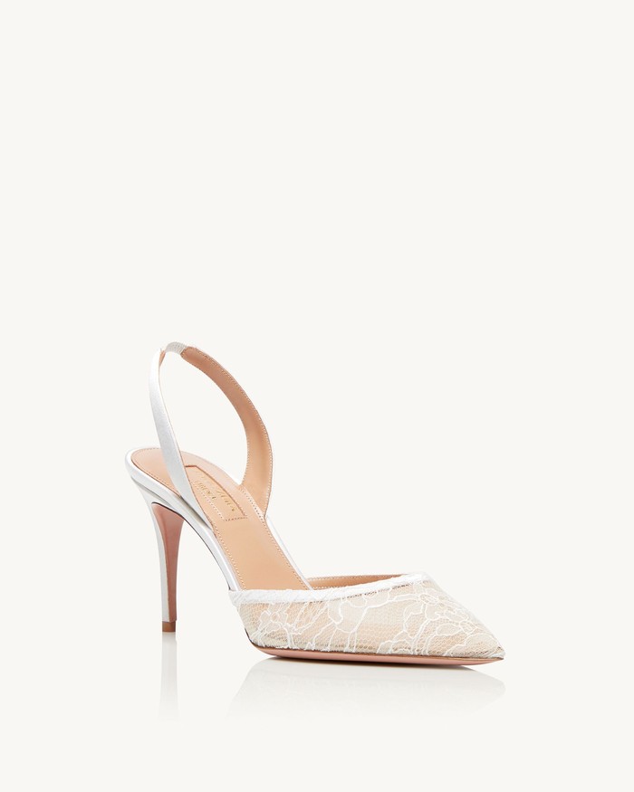 Masih dari Aquazzura, So Nude Pump 85 ini memiliki desain yang simpel namun menawan dengan pointy lace. Tali slingback-nya yang klasik membuat nyaman ketika dikenakan. Kamu bisa mendapatkannya dengan harga Rp10 juta. /Foto:aquazzura.com