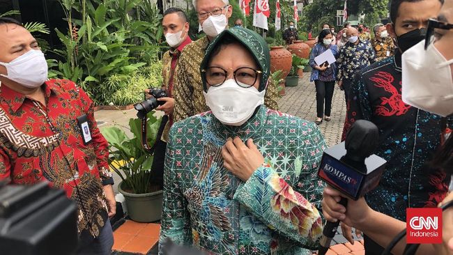 Gerindra Sindir Aksi Marah Risma Bak Pencitraan Drama Korea Anggota Fraksi Gerindra menyebut aksi Risma marah-marah soal bansos bukan spontanitas. Melainkan sudah diatur sedemikian rupa, bak film drama Korea.