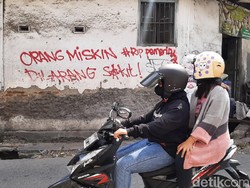 Saat Gibran Ingin Ketemu Pembuat Tulisan #RIP Pemerintah di Tembok Solo