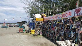 Meninggalkan Sandal Demi Bertemu Jodoh di Pantai Bengkulu