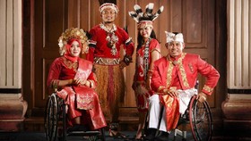 Hanik Puji dan Jaenal Aripin, Pembawa Bendera Indonesia