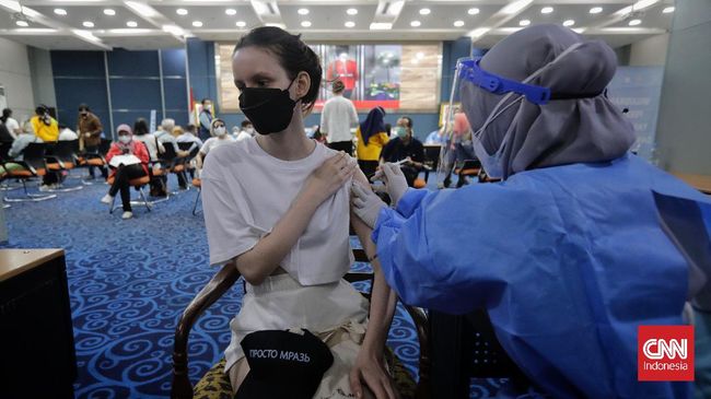 Vaksinasi Covid-19 di Jakarta secara umum mencapai 9,9 juta warga untuk dosis pertama. Namun masih ada 100 RT dengan capaian rendah.
