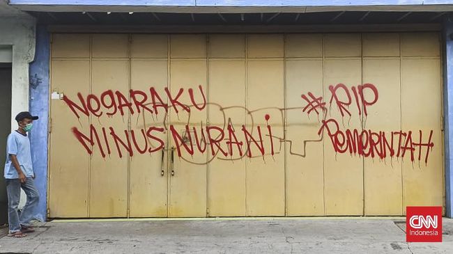 Bingung Warga Solo-Yogya Lihat Aparat Hapus Mural Kritik - Vimarsana News