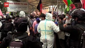 VIDEO: Polisi Bubarkan Unjuk Rasa Pengungsi Afganistan
