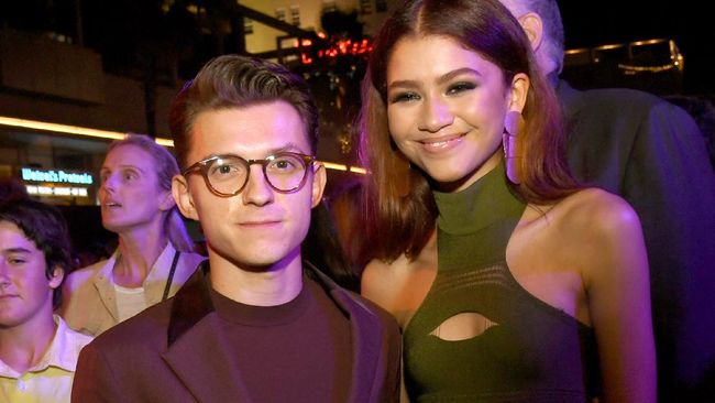 Tom Holland membalas pandangan yang menyebut bahwa pria selayaknya lebih tinggi dari perempuan dalam hal pasangan, dalam hal ini adalah dirinya dan Zendaya.