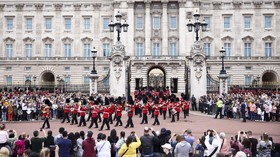 Istana Buckingham Kembali Gelar Upacara Pergantian Penjaga