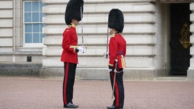 Fakta Pasukan Istana Inggris: Tak Pernah Senyum dan Dilarang ke Toilet