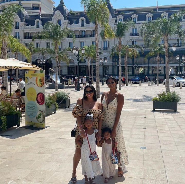 <p>Pada berbagai kesempatan, Vanessa juga kerap membagikan potret dirinya dan anak-anaknya ke media sosial, lho. (Foto: Instagram: @vanessabryant)</p>