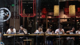 Angka Kelahiran Turun Terus, China Hadapi 'Resesi Seks'?
