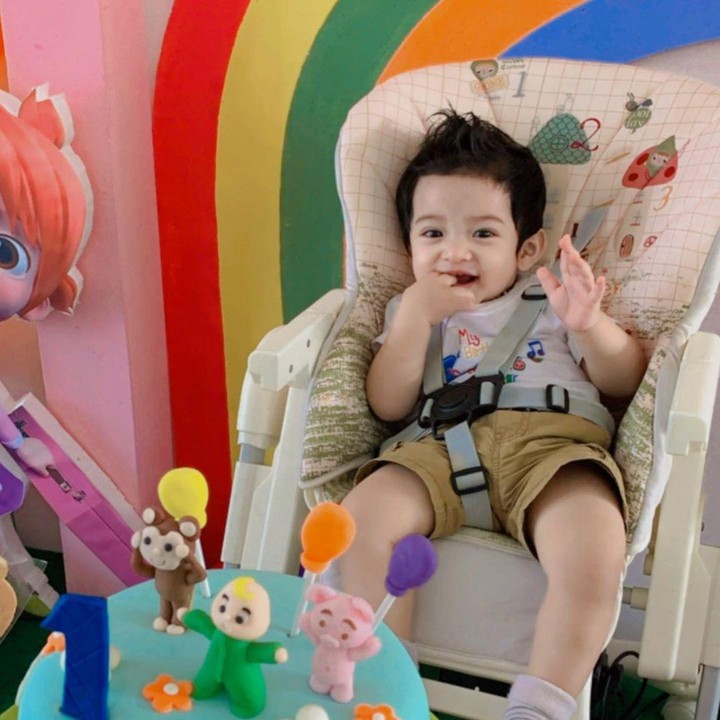 <p>Belum lama ini, Xavier baru saja merayakan ulang tahun pertamanya, Bunda. Ricky dan sang istri mengadakan pesta sederhana di rumah untuk sang buah hati. (Foto: Instagram @xaviershaquilleperdana)</p>