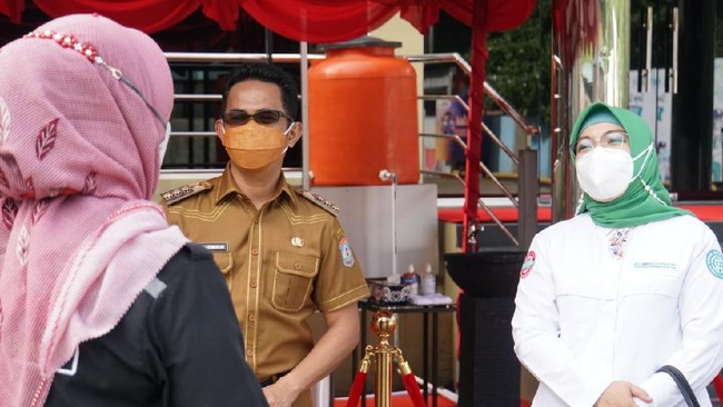 Aplikasi P-Care dari BPJS Kesehatan telah membantu dan mempermudah tenaga kesehatan untuk mendata hingga memproses hasil dalam vaksinasi di Balikpapan.