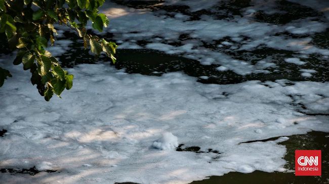 Saluran Limbah Pabrik Farmasi di Jakarta Utara Kembali Disegel Saluran outlet air limbah pabrik farmasi di Jakarta Utara milik PT. B ditutup pada Selasa (30/11) diduga terkait kasus limbah Paracetamol.