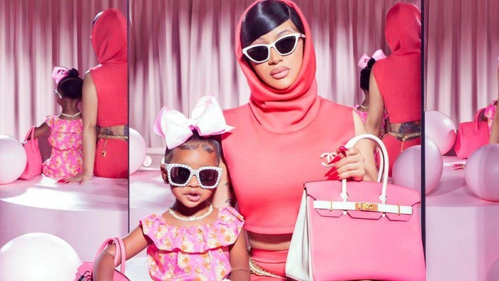 Bak Cewe Kue, Ini Tampilan Nyentrik Ala Cardi B dan Sang Anak, Kulture Kiari Bak Cewe Kue, Ini Tampilan Nyentrik Ala Cardi B dan Sang Anak, Kulture Kiari