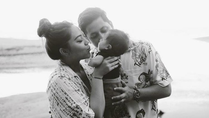 4 Pasangan Artis Indonesia yang Kompak Tutupi Identitas Anak, Ada Tasya Farasya yang Tutupi dengan Wajah Animasi