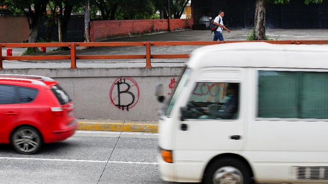 FOTO: Protes Bitcoin Jadi Alat Bayar Sah di El Salvador