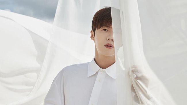 Kim Seon-ho menjadi sosok pemain drama Korea yang paling banyak dibicarakan dalam sepekan terakhir atau pekan keempat Agustus 2021.