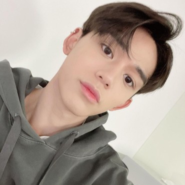 Lucas Tulis Surat Usai Umumkan Angkat Kaki dari NCT dan WayV