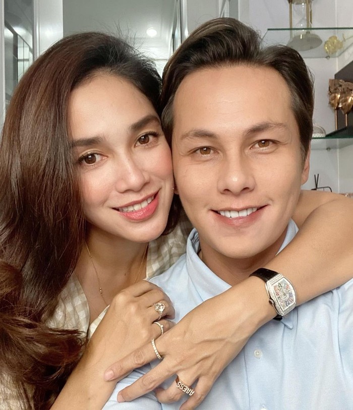 Pasangan ini sering kali menunjukkan rasa cintanya di media sosial. Keduanya juga saling mendukung hobi satu sama lain. Belakangan ini mereka sama-sama menjalani hobi bersepeda. (Foto: instagram.com/ussypratama)