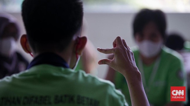 FOTO: Menggali Bakat Orang Berkebutuhan Khusus Lewat Membatik