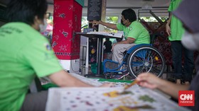FOTO: Menggali Bakat Orang Berkebutuhan Khusus Lewat Membatik